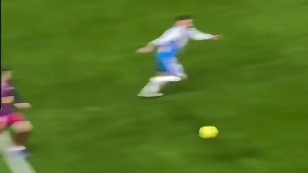 人领先皇马7分，费尔明4分钟内助攻双响，奥尔莫、莱万建功。