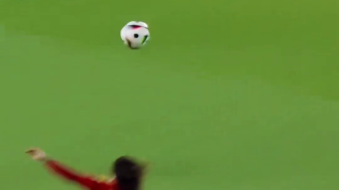 看看这教科书般的停球