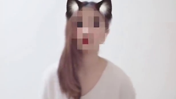 生活不易，陪陪卖艺