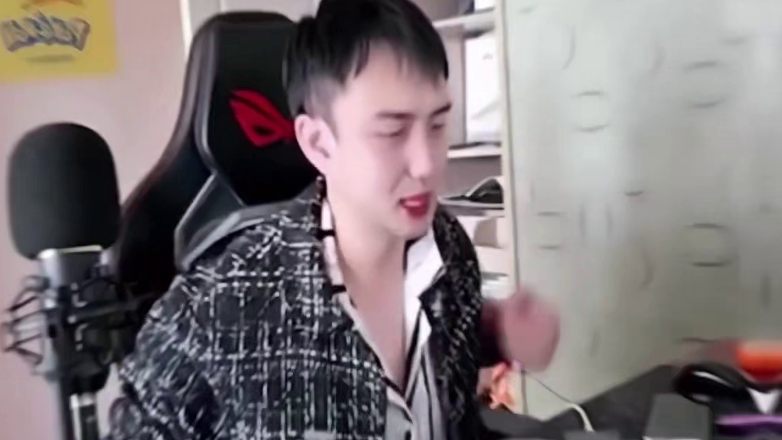 耀扬谈自己二十岁挣了两百万并用三个月花光！