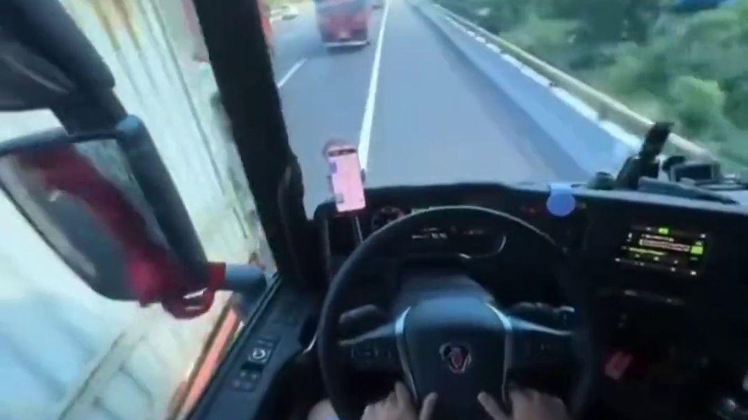 依旧着急道超车！