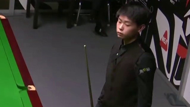 正播斯诺克德国大师赛：中国悍将再现稳重走位，旁边的小姑娘看呆了