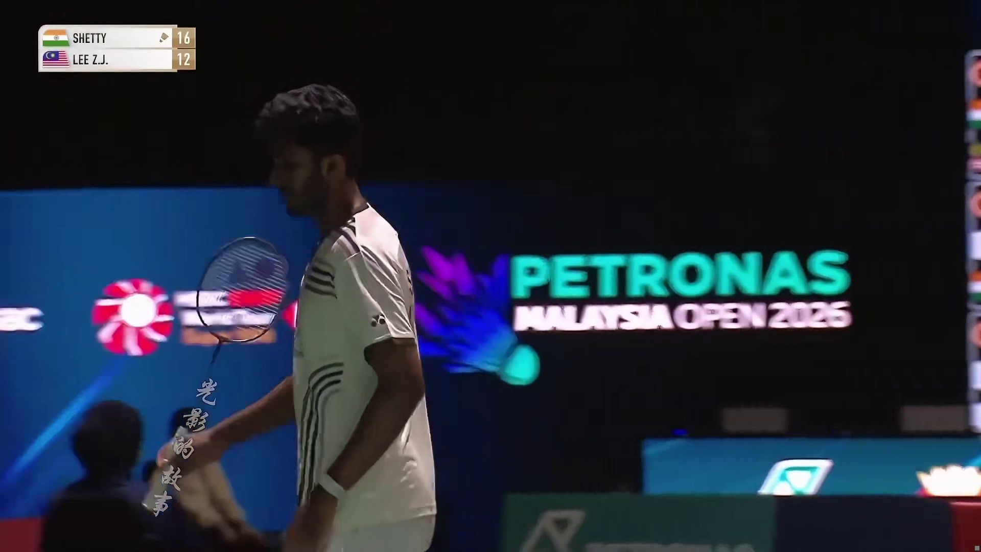 伤愈复出首战！李梓嘉打出经典招牌反手杀！ 作为李复出后的第一场比赛，李的状态调整其实还是不稳定的，第