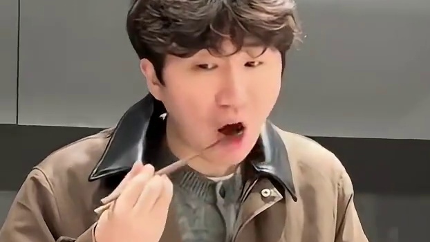 BLG分享选手教练晚饭进餐视频，6人俱在