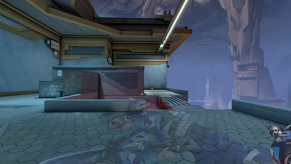 新赛季护航套胧夜月华 从目前视频演示中看，其中幻影难得的硬手感取向，开火结构有着明显的金属音色。