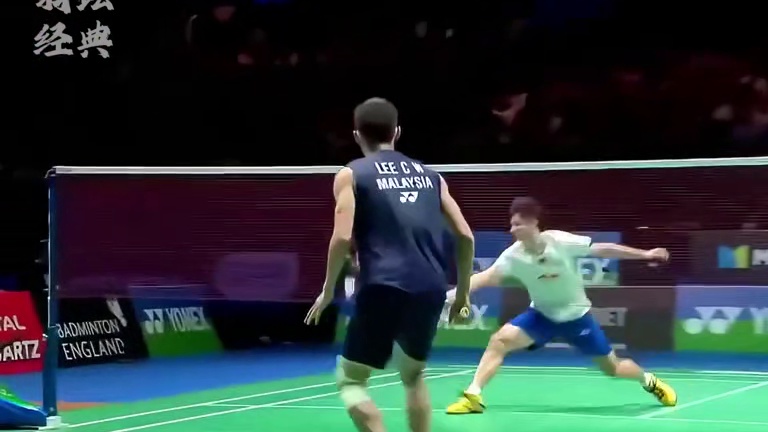 李宗伟不愧是世界第二，不仅是驯龙高手，训起小石头也是手拿把掐