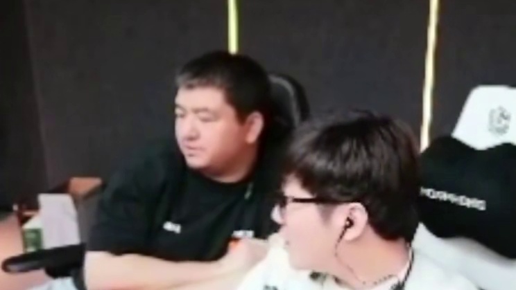 白鲨说AG新赛季不需要训练，把以前的战术重新讲一下每天打排位保持手感就够了