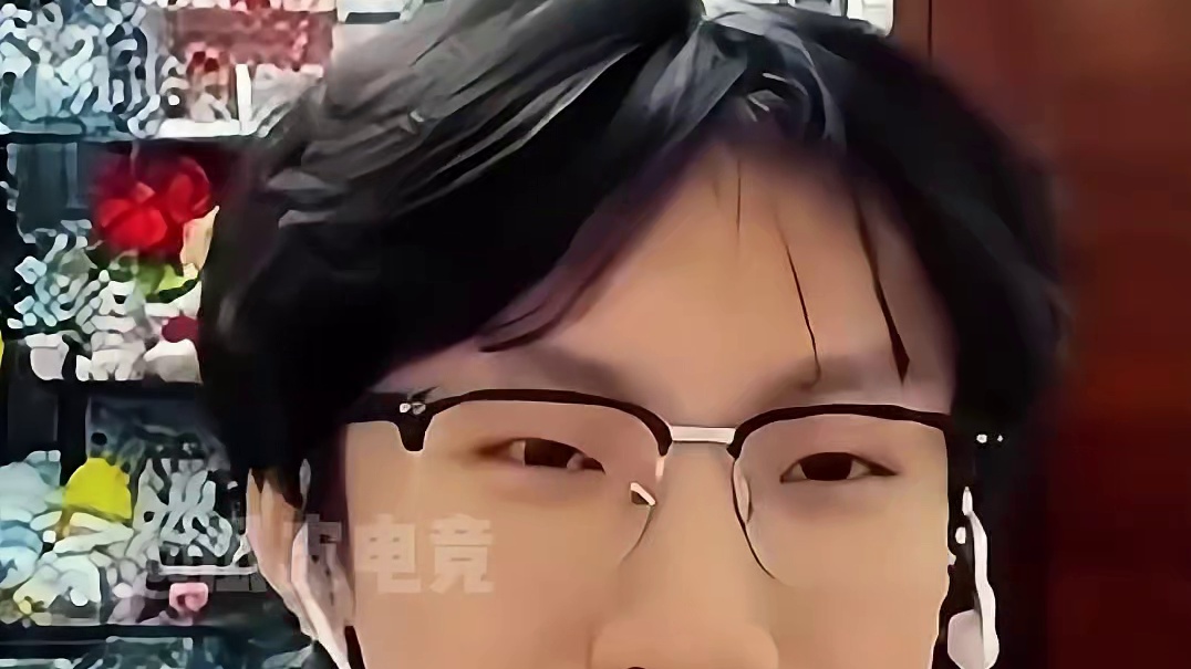 宝蓝：中单不说话游戏很难玩 小奶油应该不是不说话