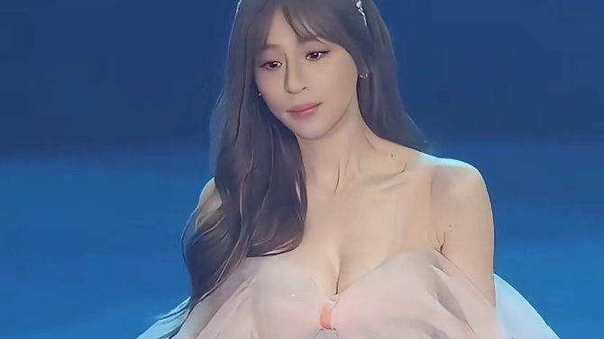 王心凌40出头眼神还是很清澈