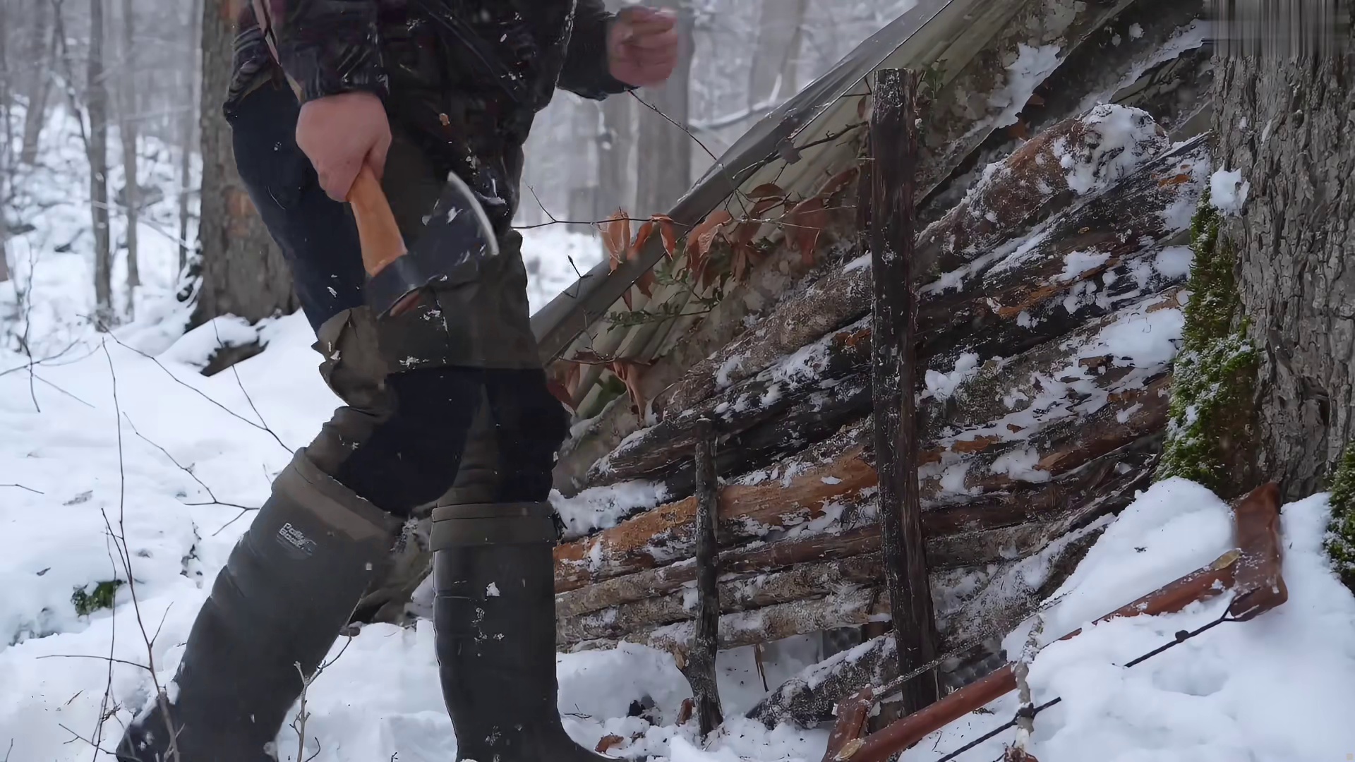 在零下21度的暴雪天气中，带着狗宝来到野外露营 (2)