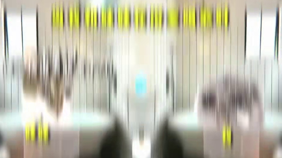 当我和妹妹在浴室唱歌时