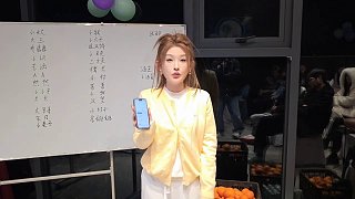 呆呆漁紅裙吊帶誘惑！彈幕刷屏臥槽