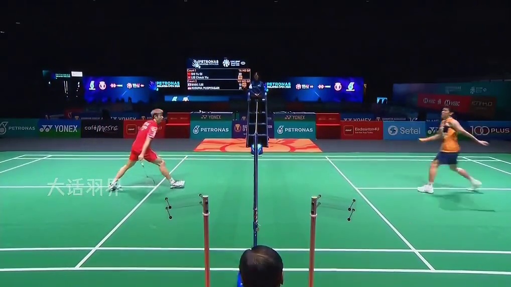 被世一劈给“劈麻了”，李卓耀现在脑瓜还嗡嗡的！ 2026马来西亚羽毛球公开赛石宇奇VS李卓耀