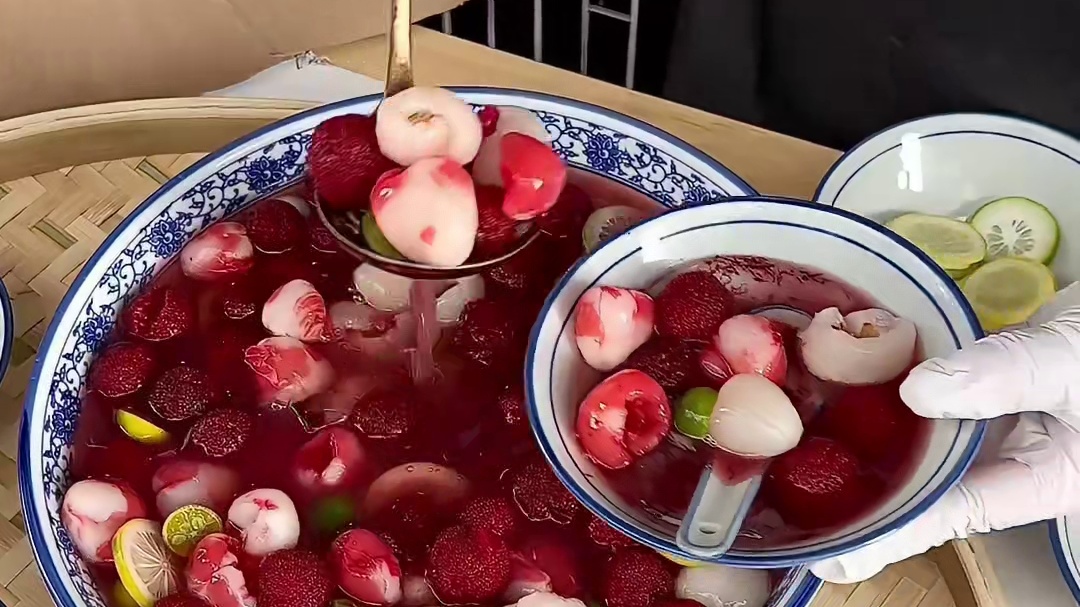 总要为了9.9r一碗的杨梅荔枝饮来趟南昌吧！