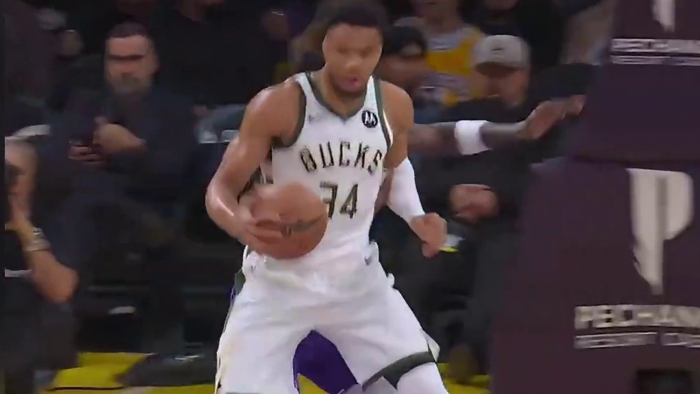 东契奇六犯，詹姆斯致命失误！湖人101-105惜败雄鹿队