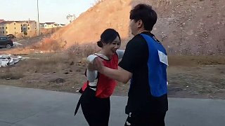 小酷和余姚姚撕名牌像在作古！這不對(duì)哦