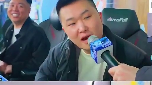 CF全新综艺《扮猪吃老虎》外国选手Kaiz假扮水友跟年鹏单挑，结果被Kaiz秒到还不了手