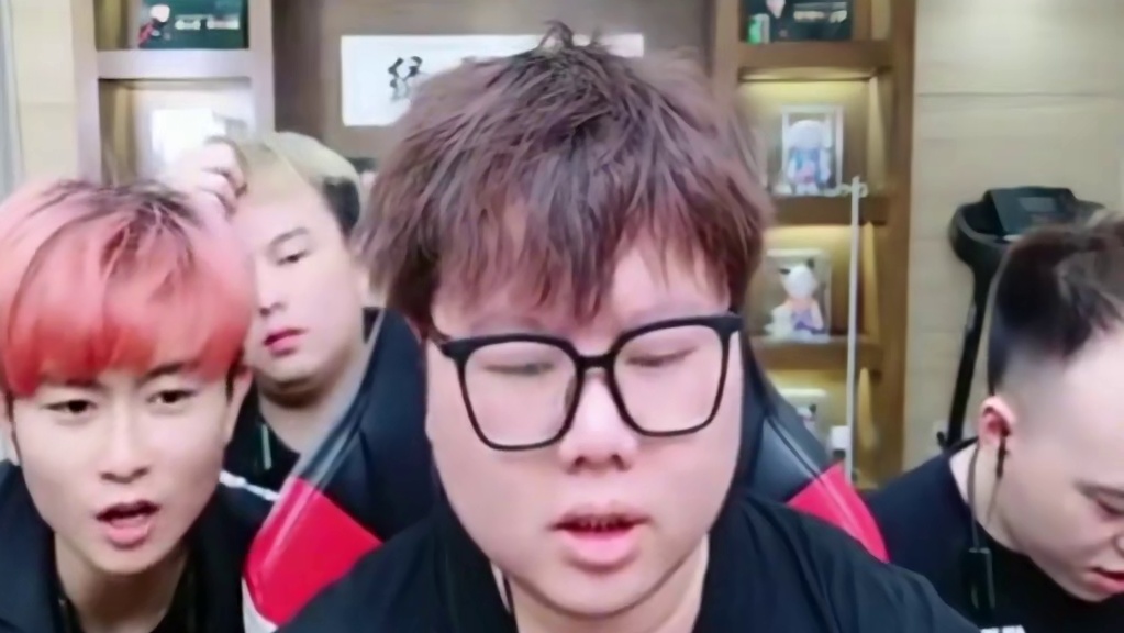 绿豆回应为何不参加饱饱杯，说现在个人不是强项 ，在年轻10岁谁也不惧