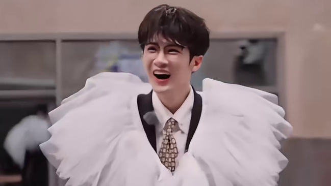 檀健次脖子以下全是腿