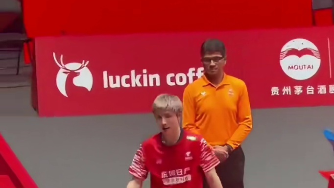 石宇奇脚伤复发0:2不敌小波波夫取得总决赛亚军，健健康康就好石宇奇 # ​​​