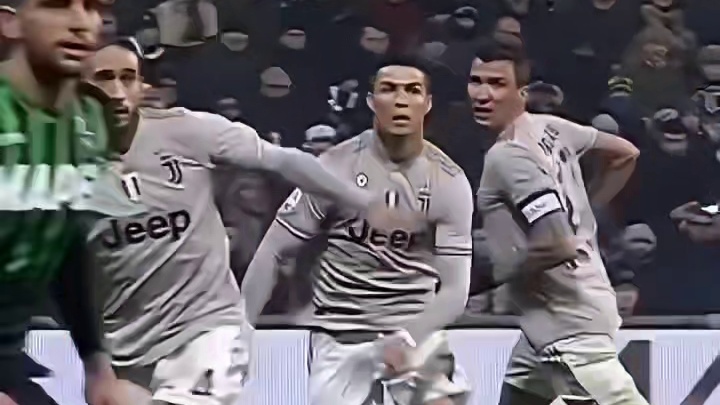 赛场之上，满耳皆是排山倒海的声浪