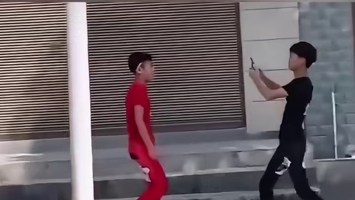 总感觉后面有人盯着我