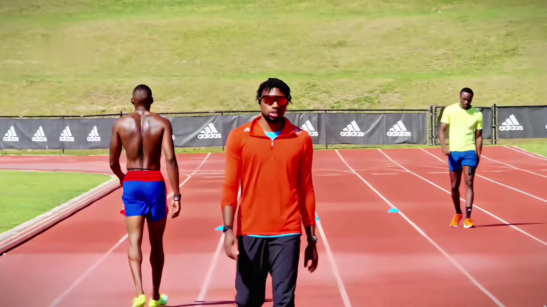 “我是张扬自信的短跑飞人，也是从质疑中蜕变的田径传奇”