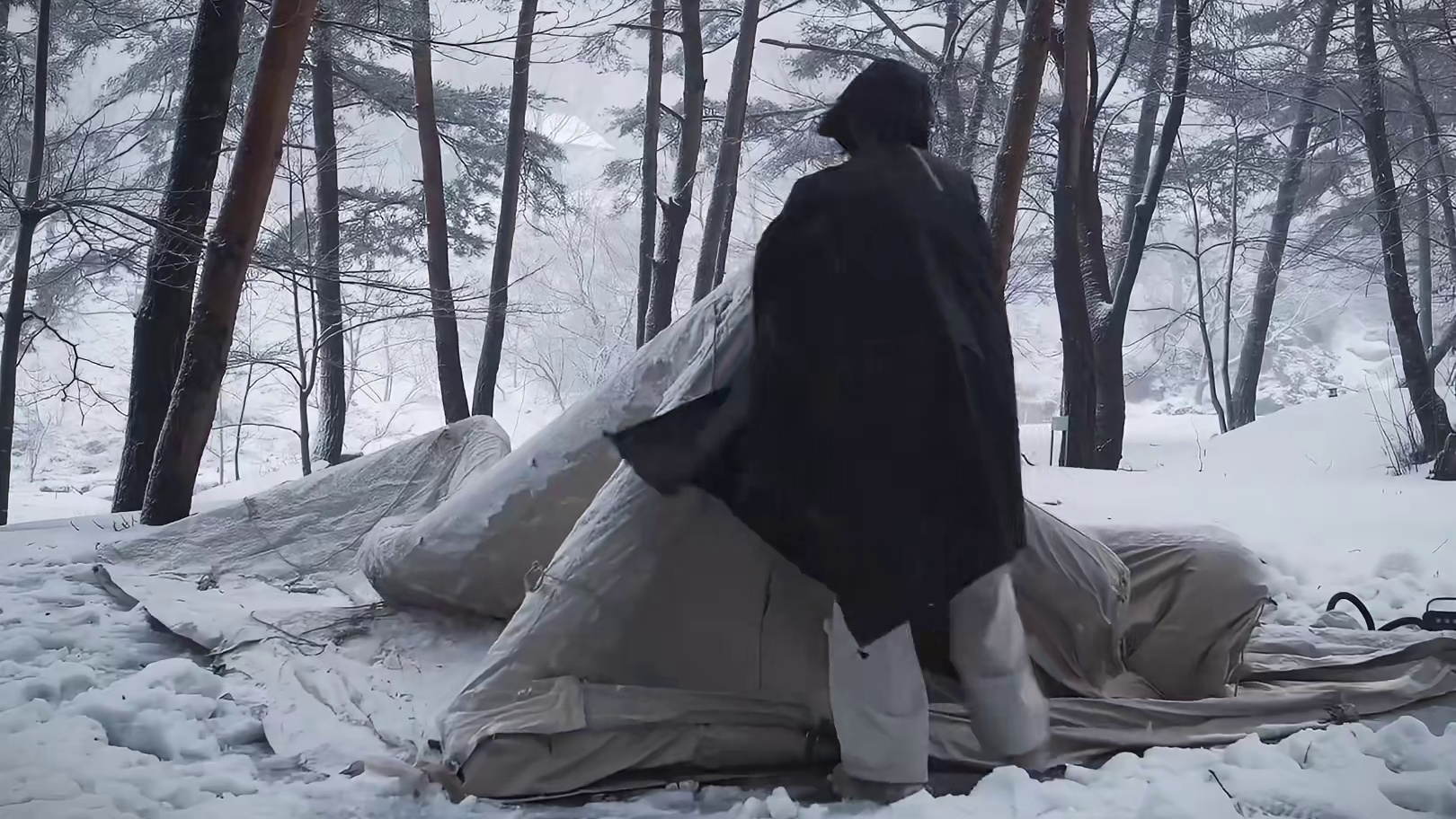 第1集：女人到户外雪地露营，独自驾车并搭建，应对暴风雪的袭来