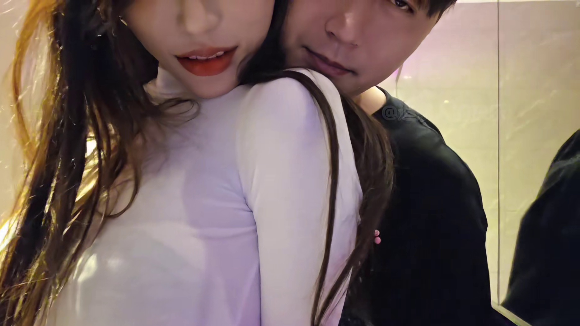 【小小小酷哥】小酷跟妹子单独相处被其姿态诱惑，这谁顶得住啊