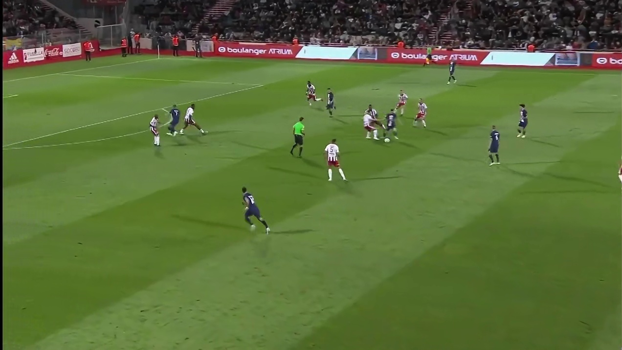 梅西确实是在下山，但他下的是珠穆朗玛峰