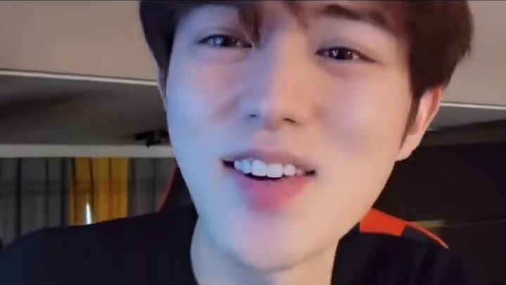 童漾妈说童锦程正宫三月份生？ 他们到底是不是剧本啊？真的是越来越迷幻了在这么搞下去，童以后这个互联网基本消失，后续搞他的应该还会有人，搞不好那些以前他碰过的女人都出来锤他了，等着看，后续应该会很精彩 曝童锦程女友要生了 曝童锦程女友怀孕 ​​​