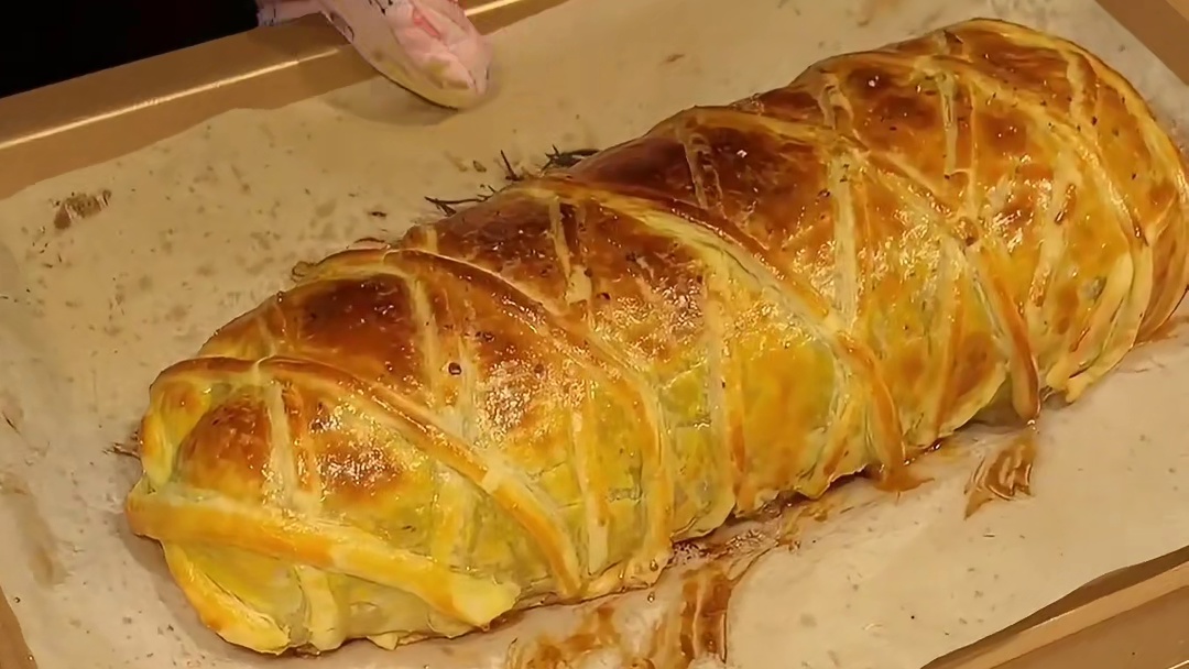 夜市里居然也有惠灵顿牛排啦！！鲜嫩多汁真的好绝！！