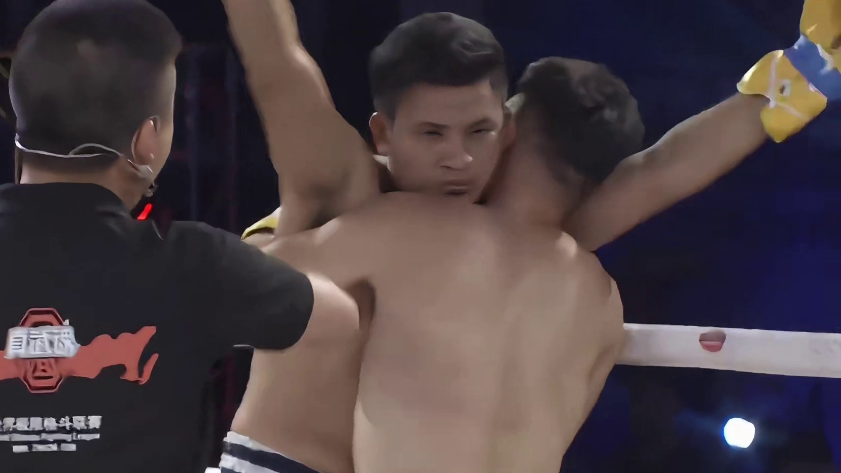 中华第一保镖张海军出山，一招蝎子摆尾横扫擂台，轻松将老外KO