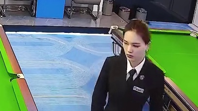 世界冠军与裁判起争执，中式台球又一悬案，黑8到底动了吗?