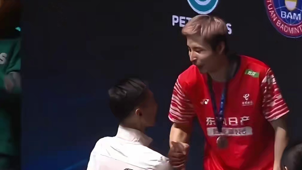 没想到男单最大的看点居然是颁奖环节