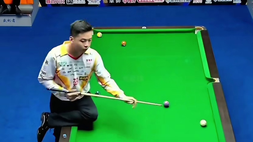 谁知道，为什么郑肖淮这杆球犯规？