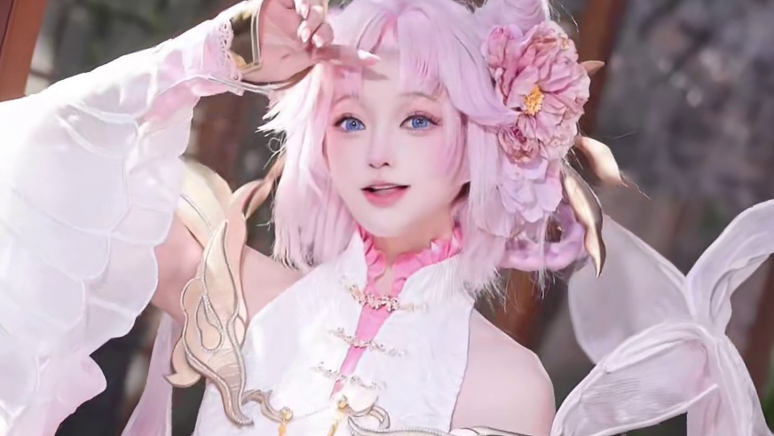 “天气真好，把小手办拿出来晒一下”