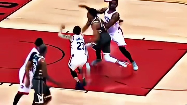 字母哥的真“欧洲步”