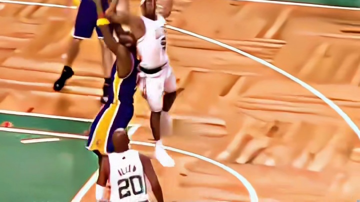 科比直接怒指隆多 隆多直接不敢讲话了