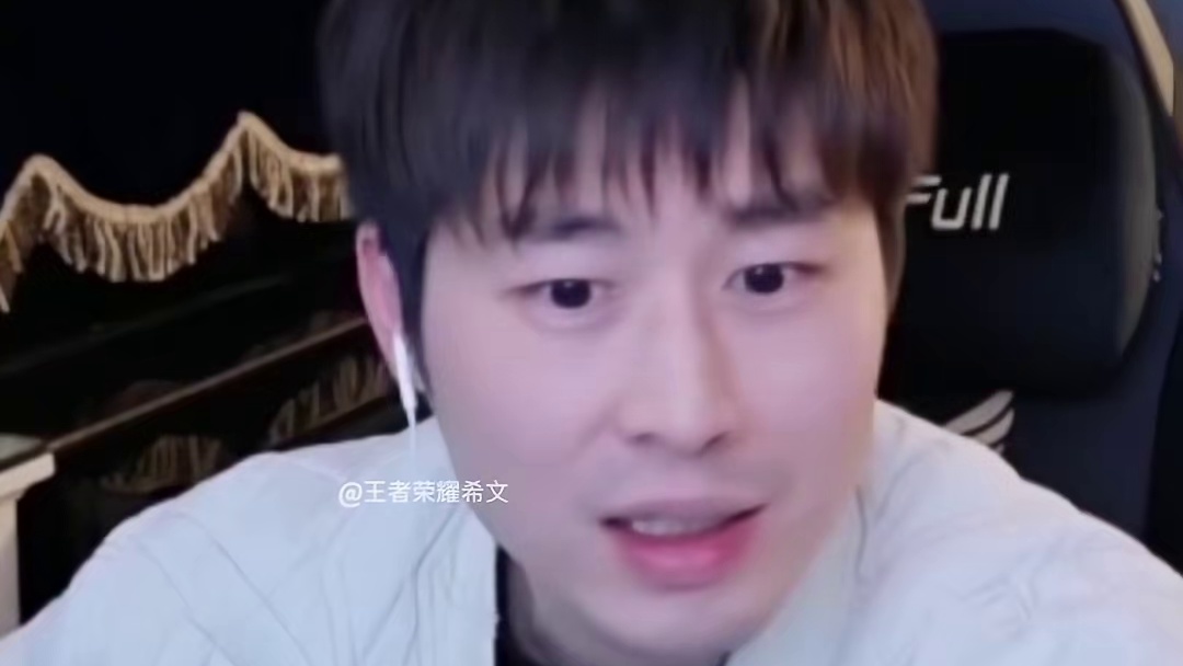 大黄评价狼队输给DYG全怪小胖，作为狼队的绝对核心你不C就是罪过更何况你今天是在纯送