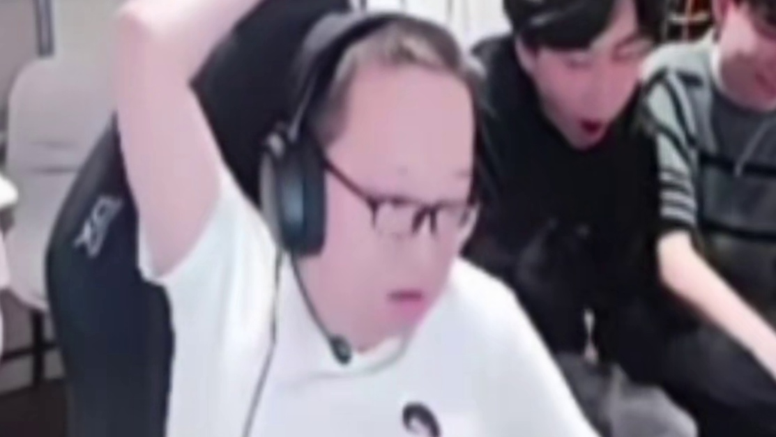 绝迹输徽章令LD一顿笑 绝迹让他去EP让马哲给他发三千 顶替大鱼的位置