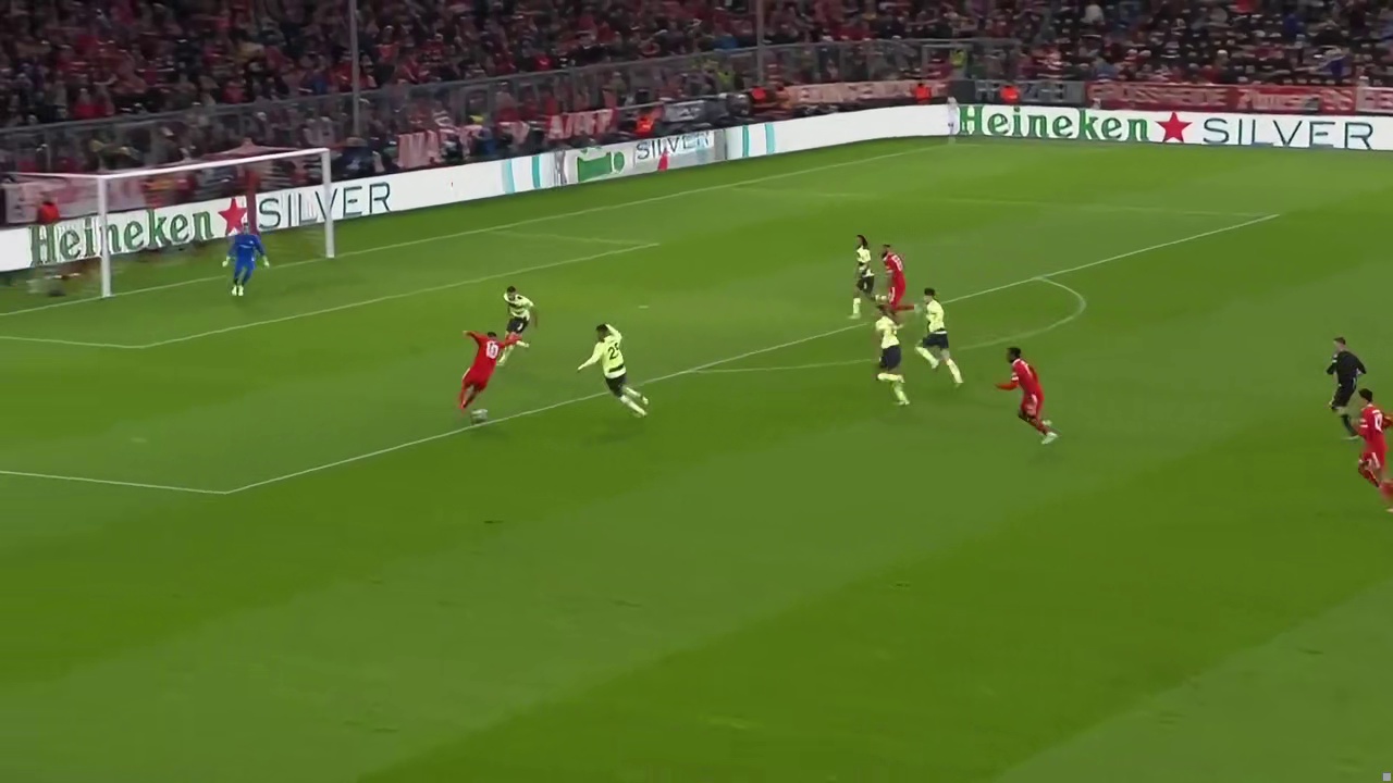 左右路全能的他，是拜仁唯一可以获得掌声的球员