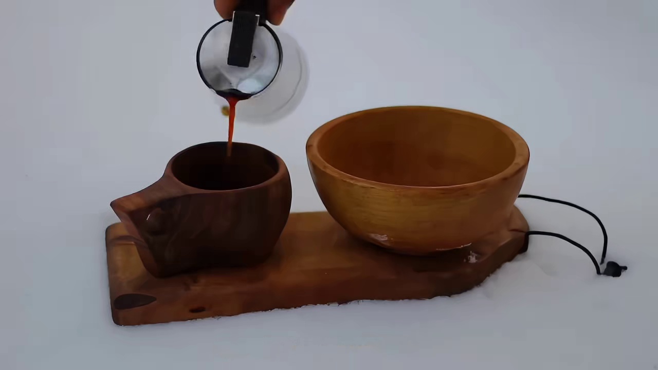 第1集：谁能想到在这样极寒的天气下，男人仅凭简单的工具在野外露营