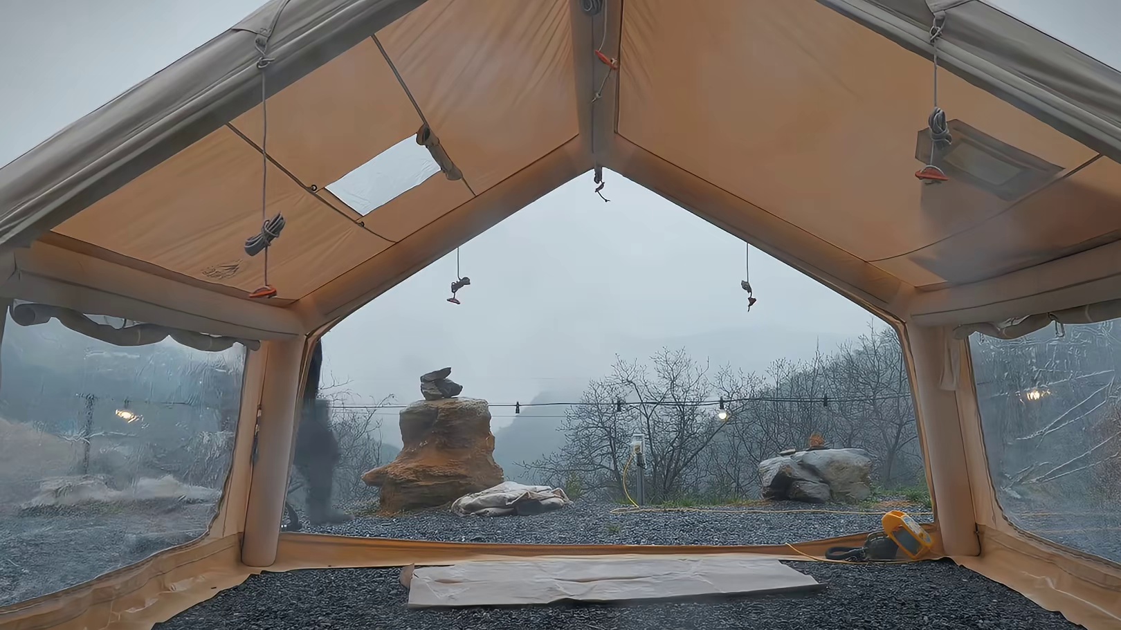 第1集：男人在野外露营生活，遭遇大暴雨，大小双帐篷住上好几天