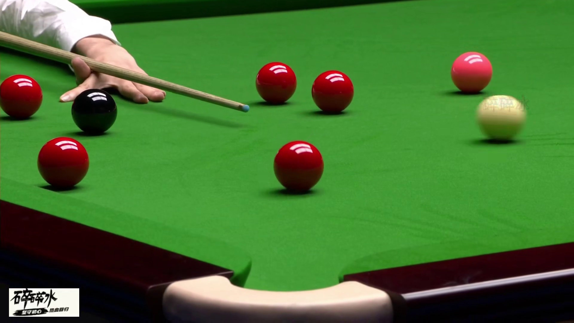 吴宜泽大战凯伦威尔逊，抓住机会一杆清台，长台黑球引爆全场！