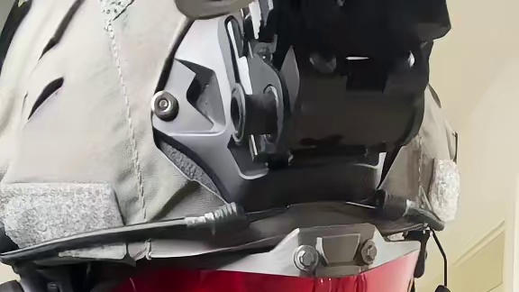 假装不看你覆面