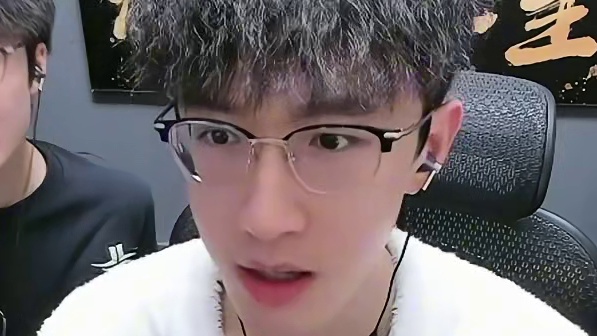 蔡哥化身电脑天才？