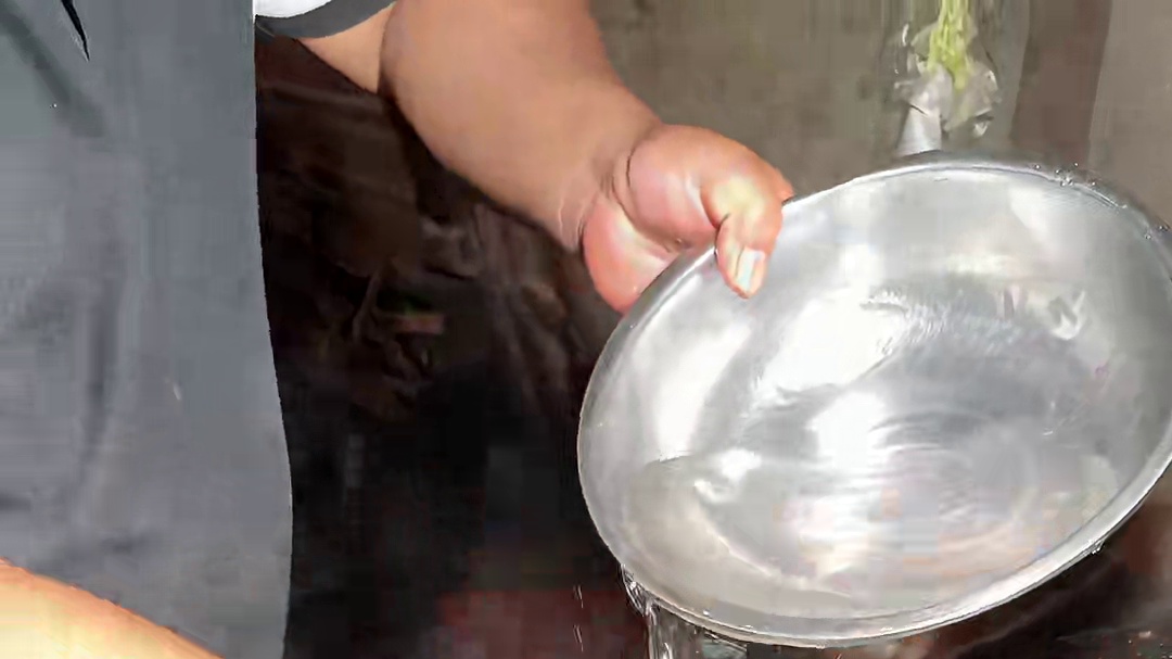 云南盈江特色火烧猪80块一斤你们觉得值不值？