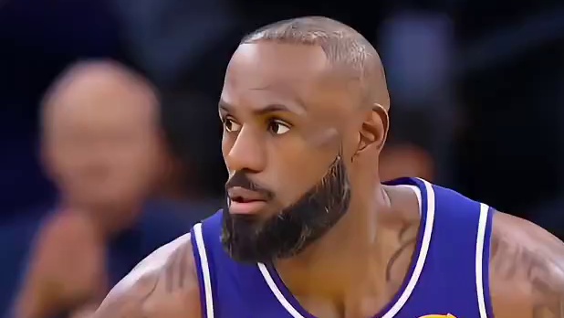 年迈的国王 詹姆斯14中7空砍19分15篮板8助攻3盖帽 湖人119-132不敌马刺