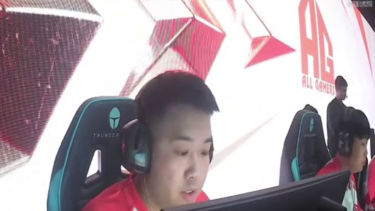 宠儿兜底能力太强，残局太厉害了！白鲨看的实在是羡慕，年鹏看难受了。